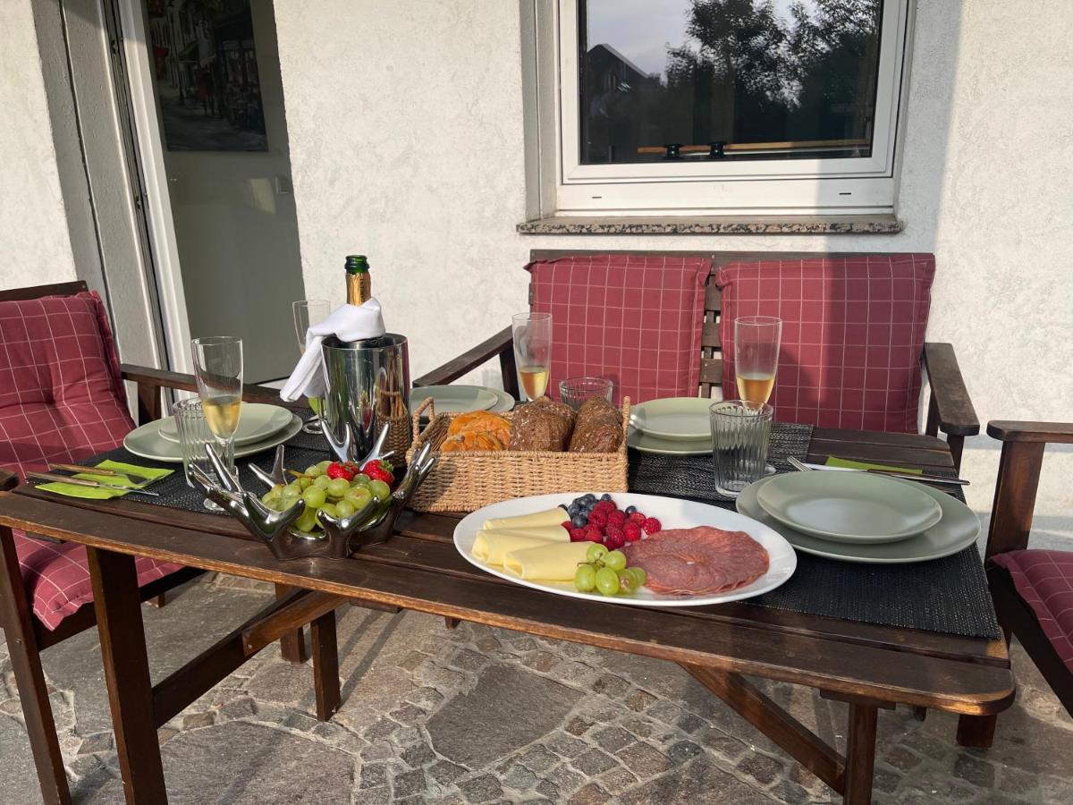 4 Bedrooms, 2 Bathrooms, Kitchen, Terrace - 10 Min To Fairground * Dusseldorf