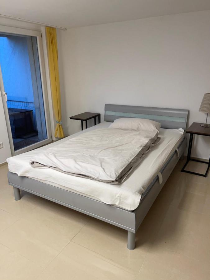 4 Bedrooms, 2 Bathrooms, Kitchen, Terrace - 10 Min To Fairground * Dusseldorf